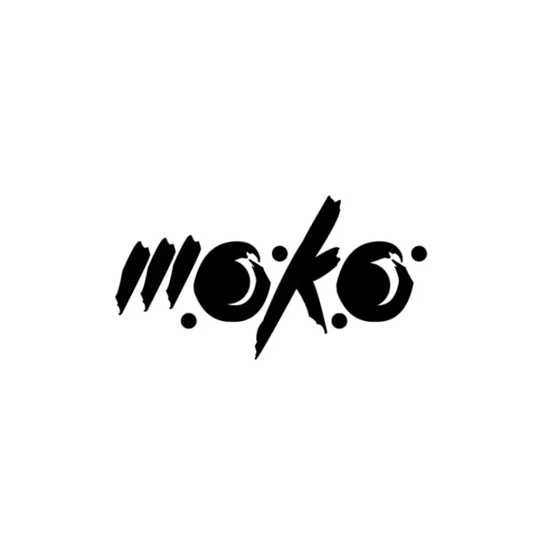 рваный чернильный леттеринг MOKO на белом фоне