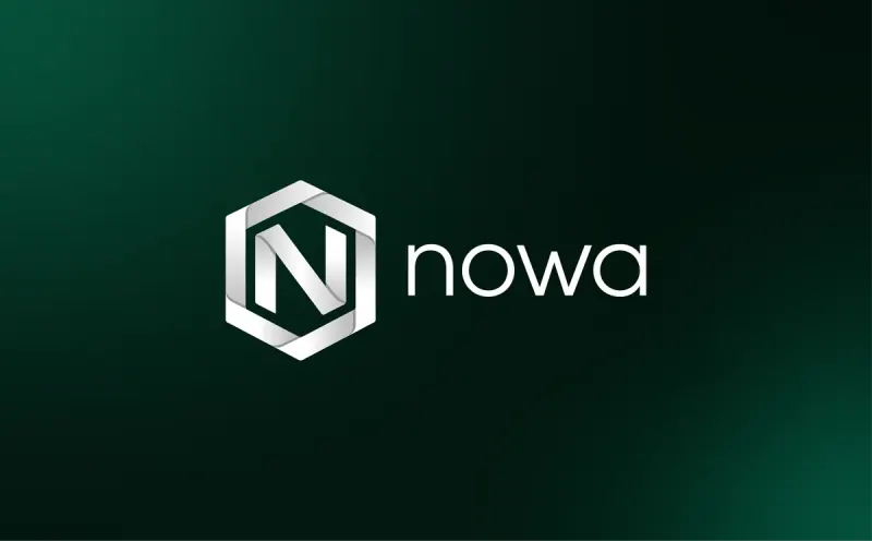тёмно-зелёный баннер бренда nowa с волнистым узором